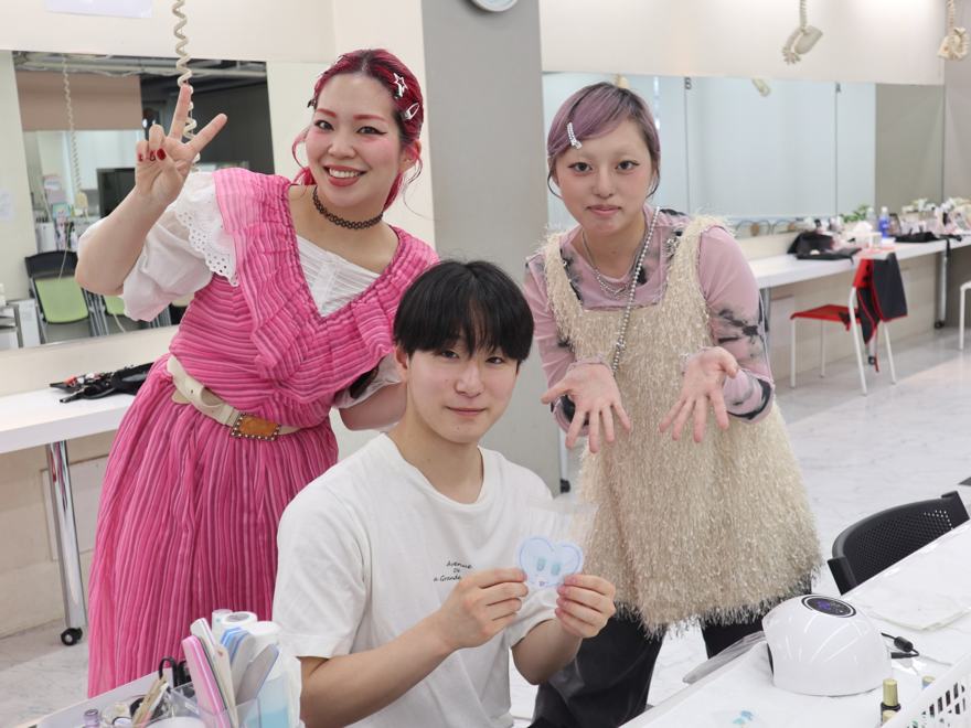 オープンキャンパスの様子。在校生が実際に見せながら教えてくれます